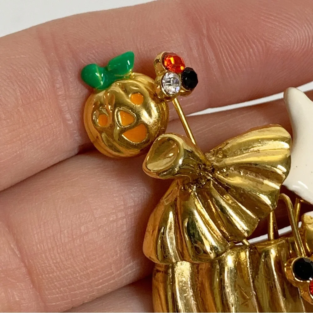 N/A halloween brooch